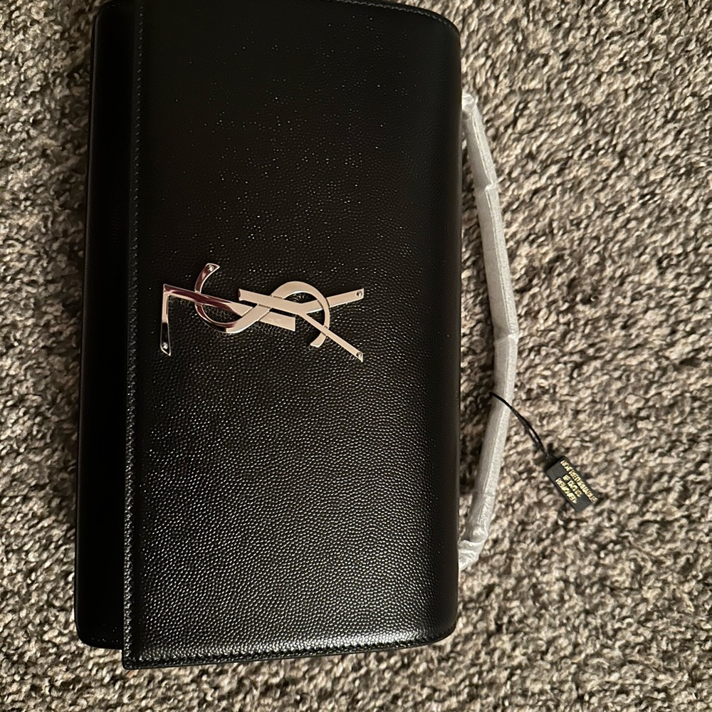 YSL Kate medium crossbody with gold hardware . Measurements : 9.4 x 5.7 x2.1